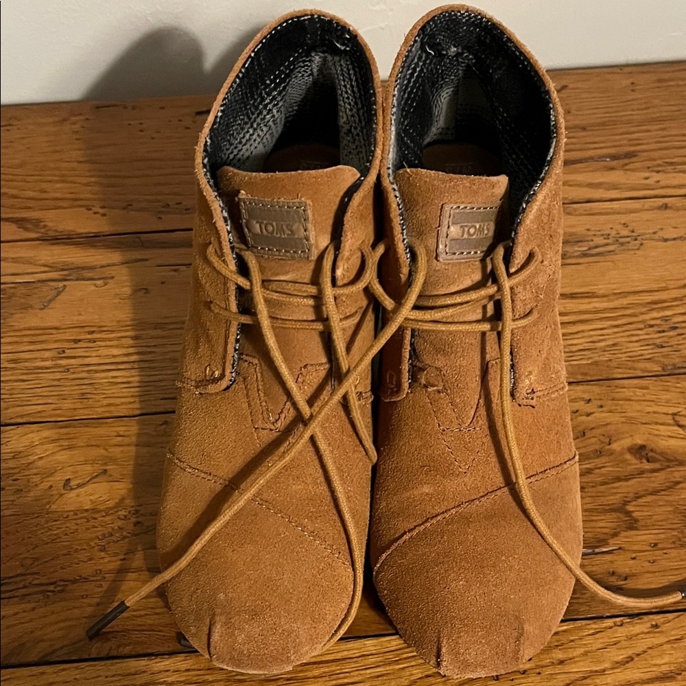 TOMS Women’s Brown Suede Boots 7.5
